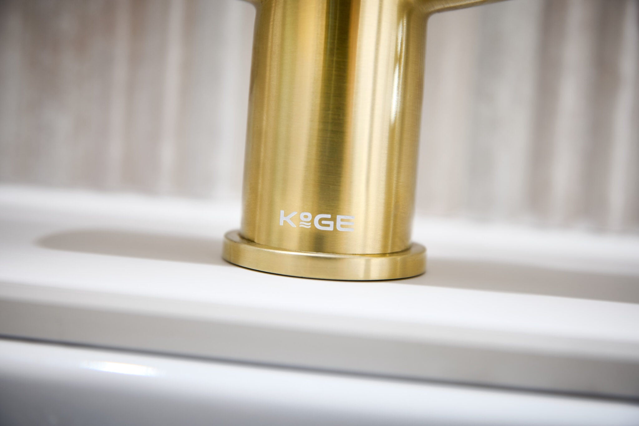 KOGE 4 in 1 SWAN PULL OUT SPOUT BRUSHED BRASS PACK